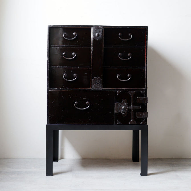 時代箪笥／黒塗閂付小箪笥　スタンド付き【Small chest with metal stand】 [j1195]　Japanese Antique Furniture
