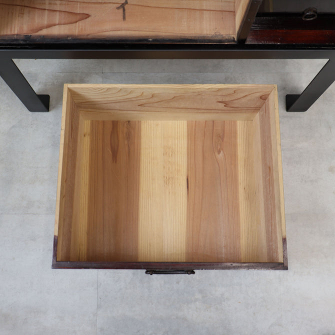 時代箪笥／黒塗閂付小箪笥　スタンド付き【Small chest with metal stand】 [j1195]　Japanese Antique Furniture