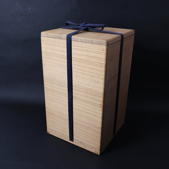 鳩図銅花瓶[k0545]【Bronze vase with dove design】