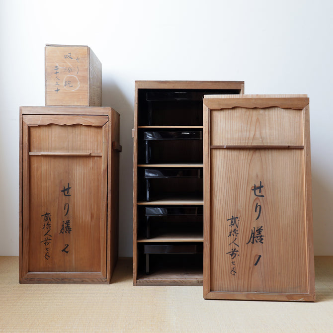 蝋色塗芹蒔絵 吸物椀と隅切膳 各大小の五客揃 （計20点）　[L0008]