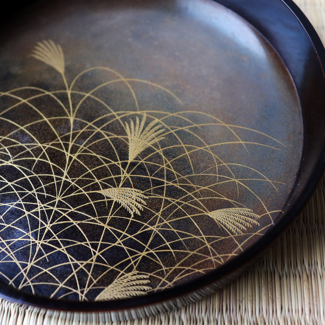 月薄蒔絵鏡巣　長野横笛【Mirror box with moon and silvergrass design by Outeki Nagano】 [k0373]