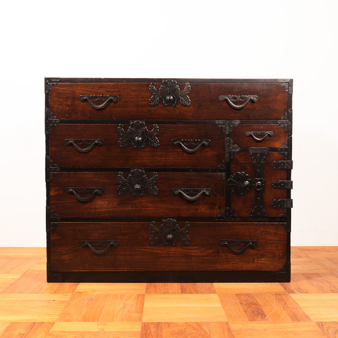 時代箪笥／米沢菊紋衣裳箪笥【YONEZAWA clothing chest】 [j1017]　Japanese Antique Furniture