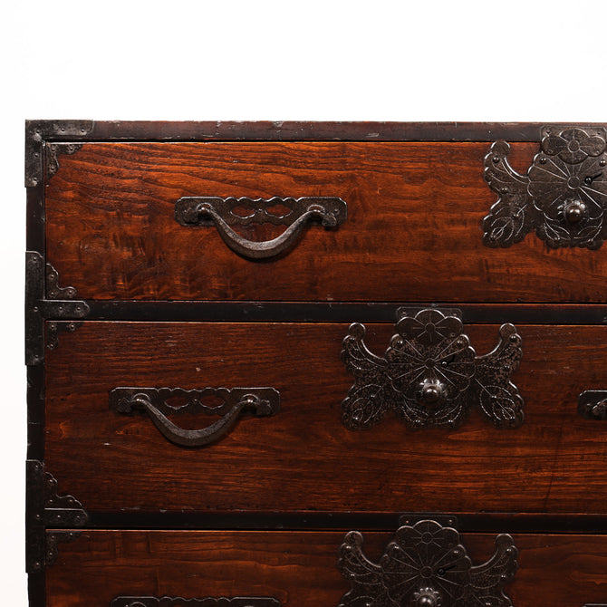 時代箪笥／米沢菊紋衣裳箪笥【YONEZAWA clothing chest】 [j1017]　Japanese Antique Furniture