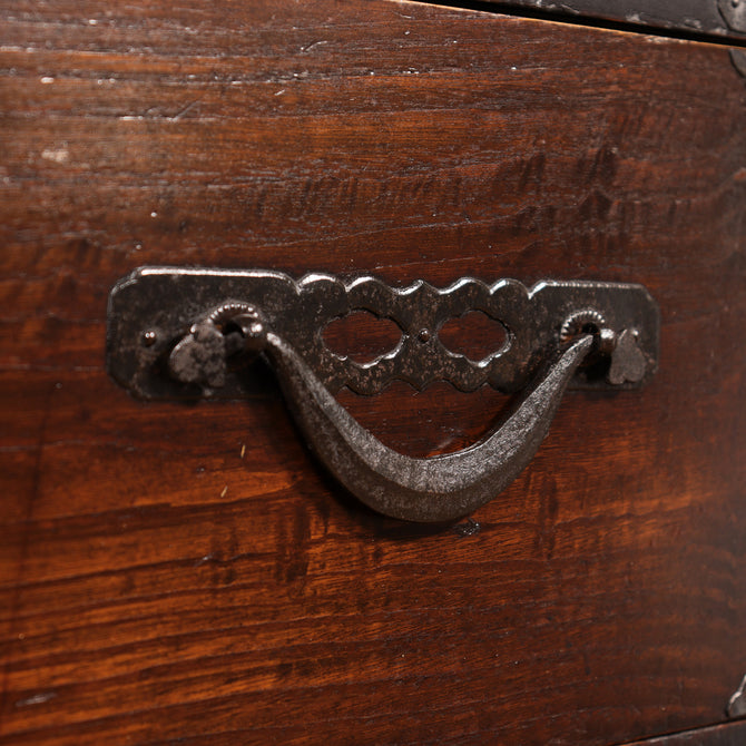 時代箪笥／米沢菊紋衣裳箪笥【YONEZAWA clothing chest】 [j1017]　Japanese Antique Furniture