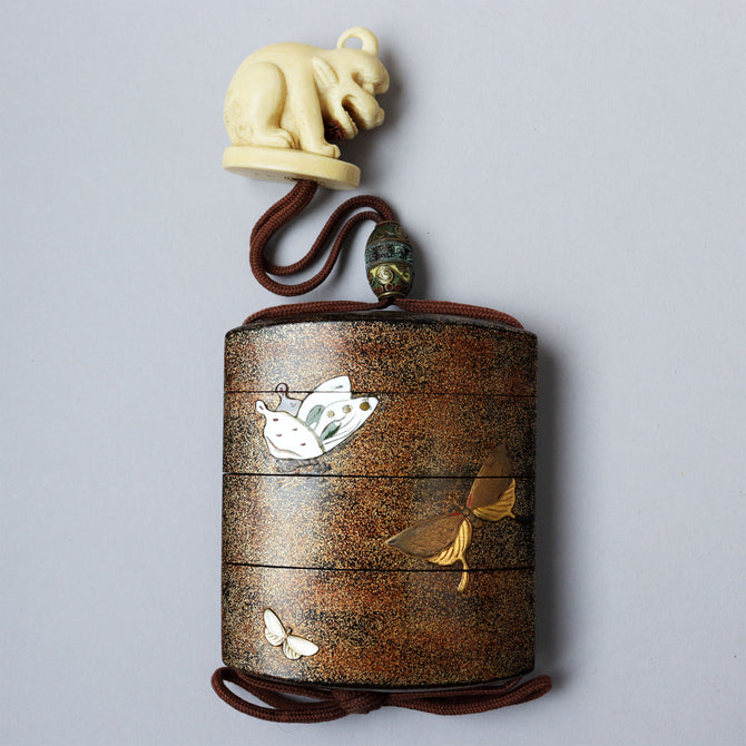 彫漆白蝶貝象嵌印籠【INRO (Medicine case) with Flower and Butterfly design 】[k0606]