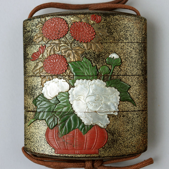 彫漆白蝶貝象嵌印籠【INRO (Medicine case) with Flower and Butterfly design 】[k0606]