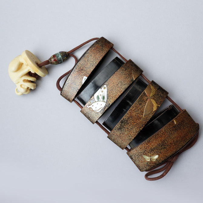 彫漆白蝶貝象嵌印籠【INRO (Medicine case) with Flower and Butterfly design 】[k0606]