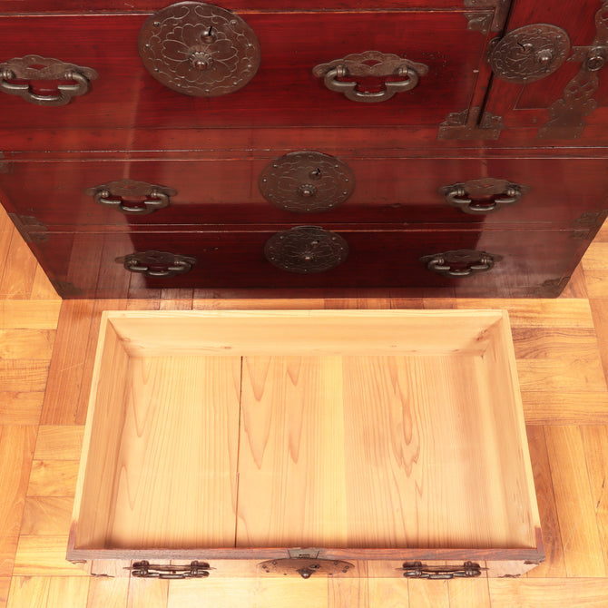 時代箪笥／米沢桜紋衣裳箪笥【YONEZAWA clothing chest】 [j1031]　Japanese Antique Furniture