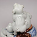 平戸犬置物[k0515]【Okimono in the Form of a Dog with Ruffled Collar and  Puppies made in Hirado Japan】
