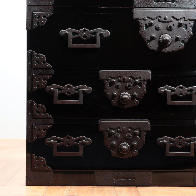 時代箪笥／黒塗庄内衣裳箪笥【Shonai clothing chest】[j1065]　Japanese Antique Furniture