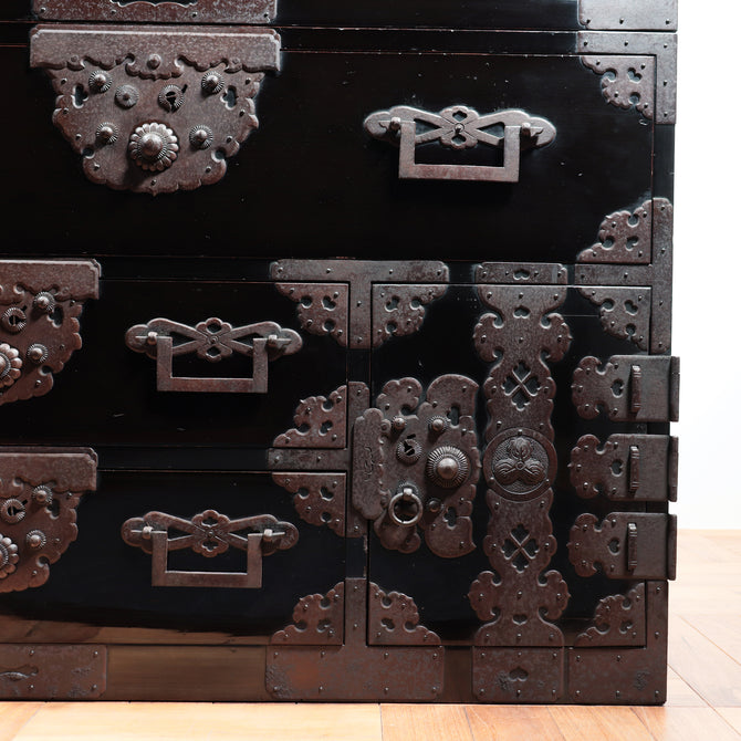 時代箪笥／黒塗庄内衣裳箪笥【Shonai clothing chest】[j1065]　Japanese Antique Furniture