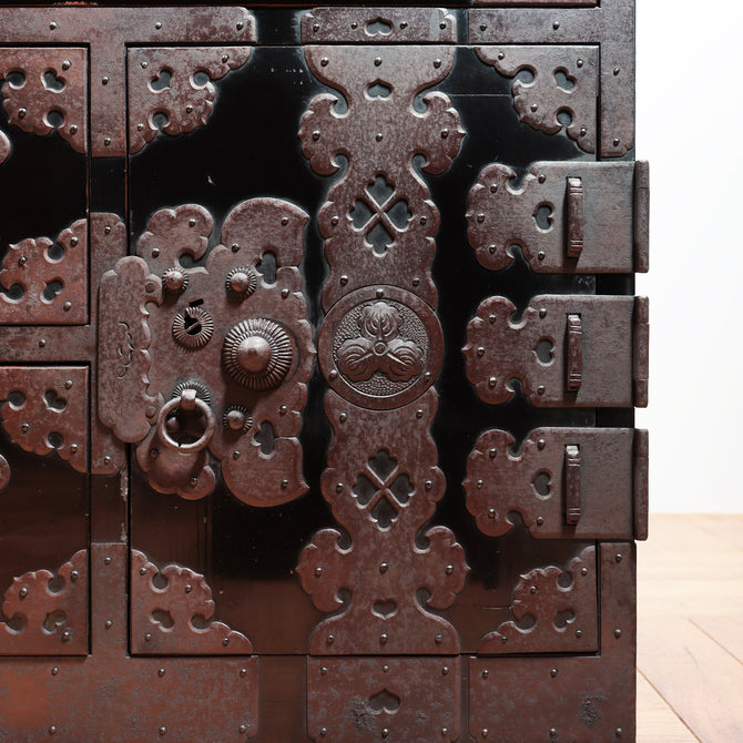 時代箪笥／黒塗庄内衣裳箪笥【Shonai clothing chest】[j1065]　Japanese Antique Furniture