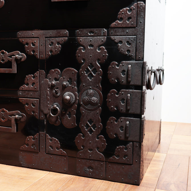 時代箪笥／黒塗庄内衣裳箪笥【Shonai clothing chest】[j1065]　Japanese Antique Furniture