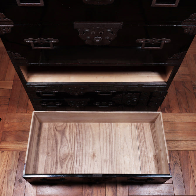 時代箪笥／黒塗庄内衣裳箪笥【Shonai clothing chest】[j1065]　Japanese Antique Furniture
