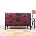 時代箪笥／米沢兜金具衣裳箪笥　スタンド付き【Yonezawa clothing chest with metal stand 】 [j1074]　Japanese Antique Furniture